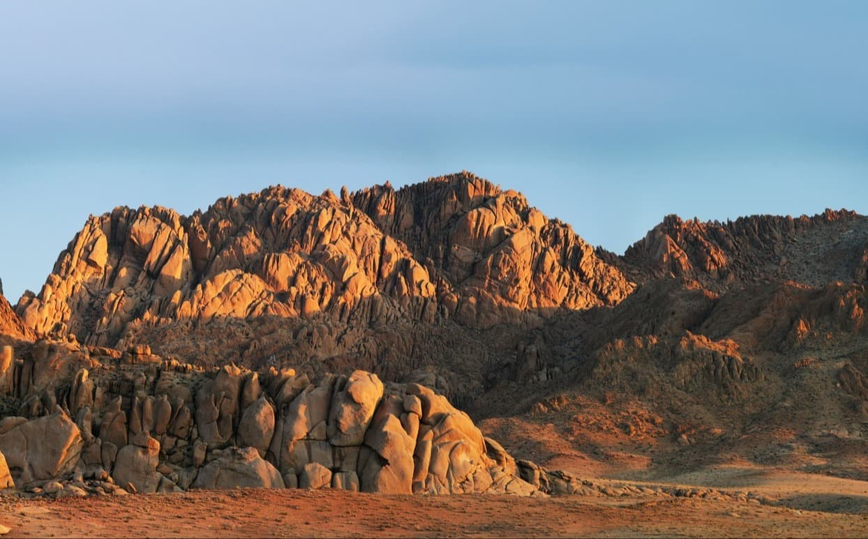 Baga Gazaryhn Chuluu - Small Stone of Place